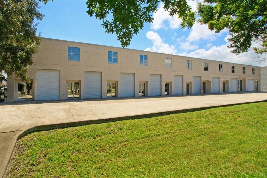 709-Silver-Palm-Ave-Melbourne-FL-Primary-Photo-1-HighDefinition