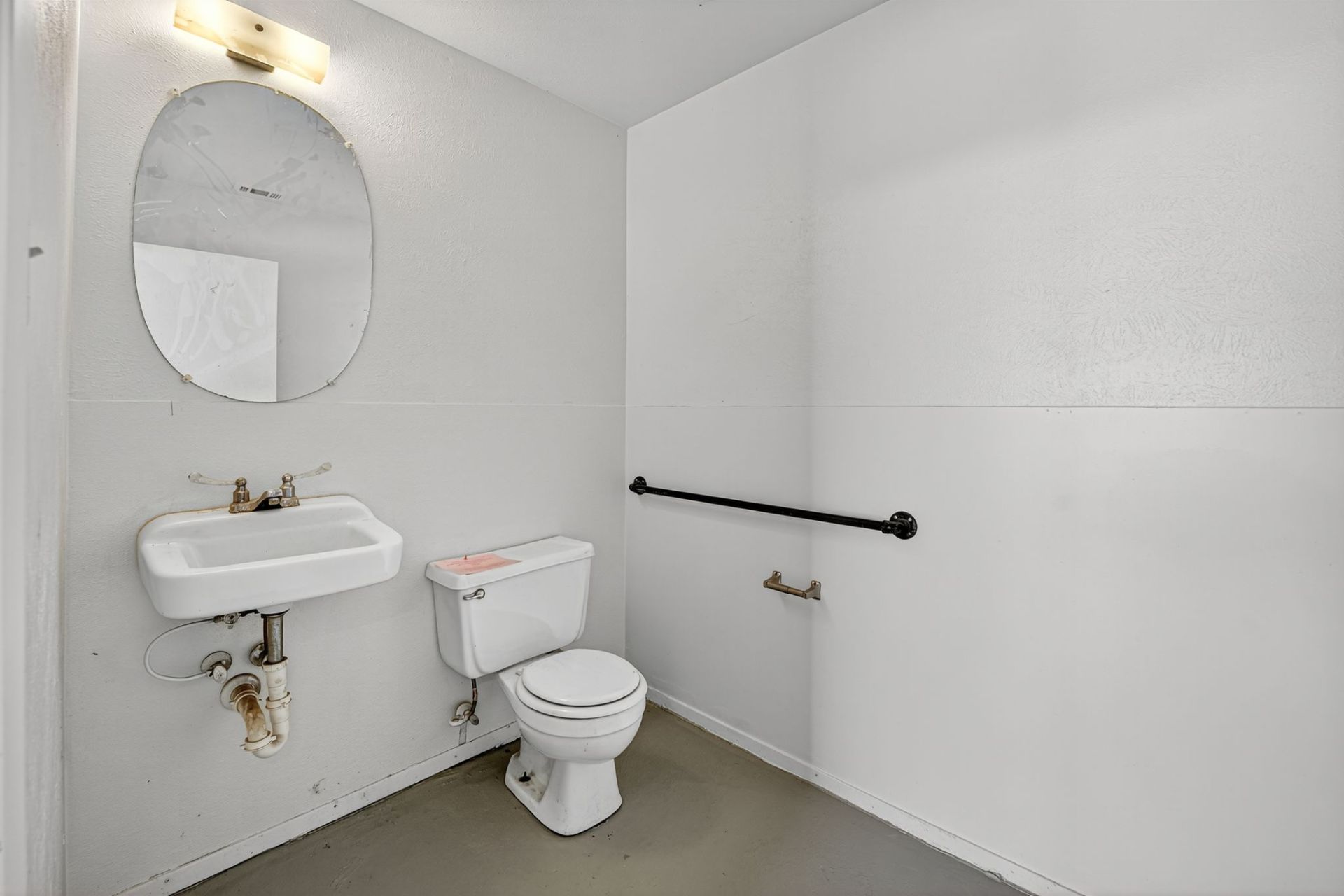 10_420_Lillard_Rd_Arlington_TX_76012-Bathroom-DSC06836